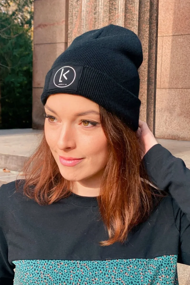 schwarze Mütze mit LA.LUKA Berlin Logo